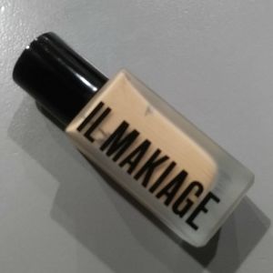 IL Makiage Foundation 040 Woke Up Like This